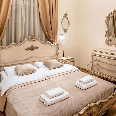 3 Bedrooms Royal Italian Style In An Austrian Building, Parking, Balcony Lemberg Exterior foto