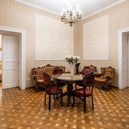 3 Bedrooms Royal Italian Style In An Austrian Building, Parking, Balcony Lemberg Exterior foto