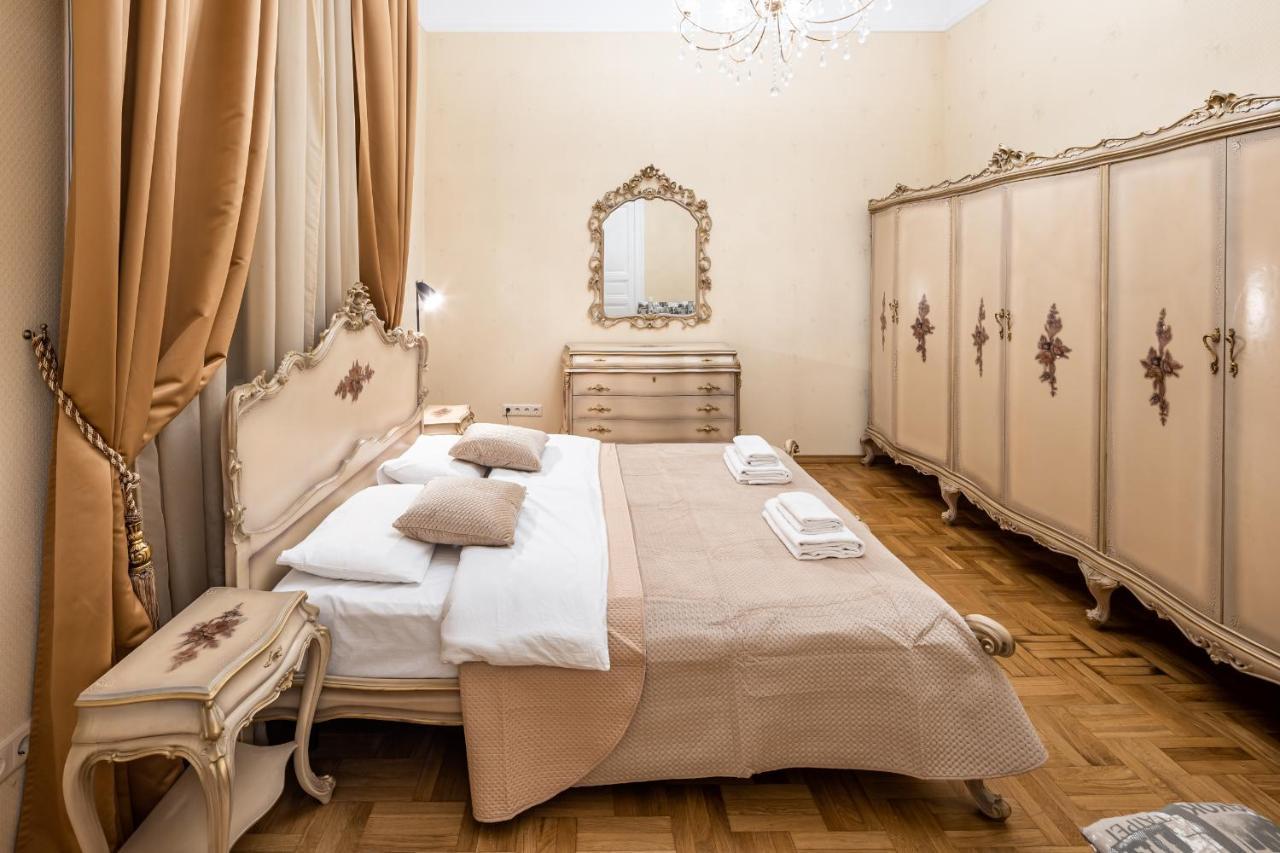 3 Bedrooms Royal Italian Style In An Austrian Building, Parking, Balcony Lemberg Exterior foto