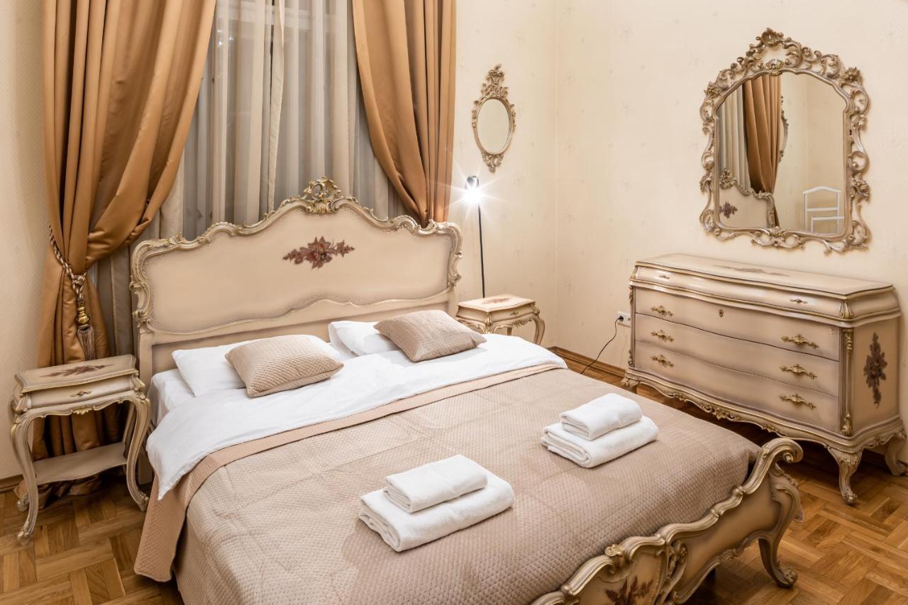 3 Bedrooms Royal Italian Style In An Austrian Building, Parking, Balcony Lemberg Exterior foto