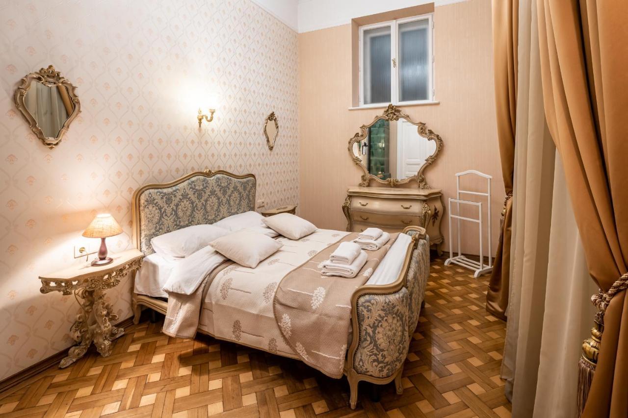 3 Bedrooms Royal Italian Style In An Austrian Building, Parking, Balcony Lemberg Exterior foto