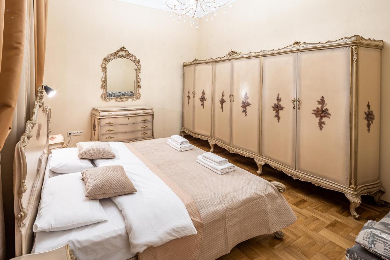 3 Bedrooms Royal Italian Style In An Austrian Building, Parking, Balcony Lemberg Exterior foto