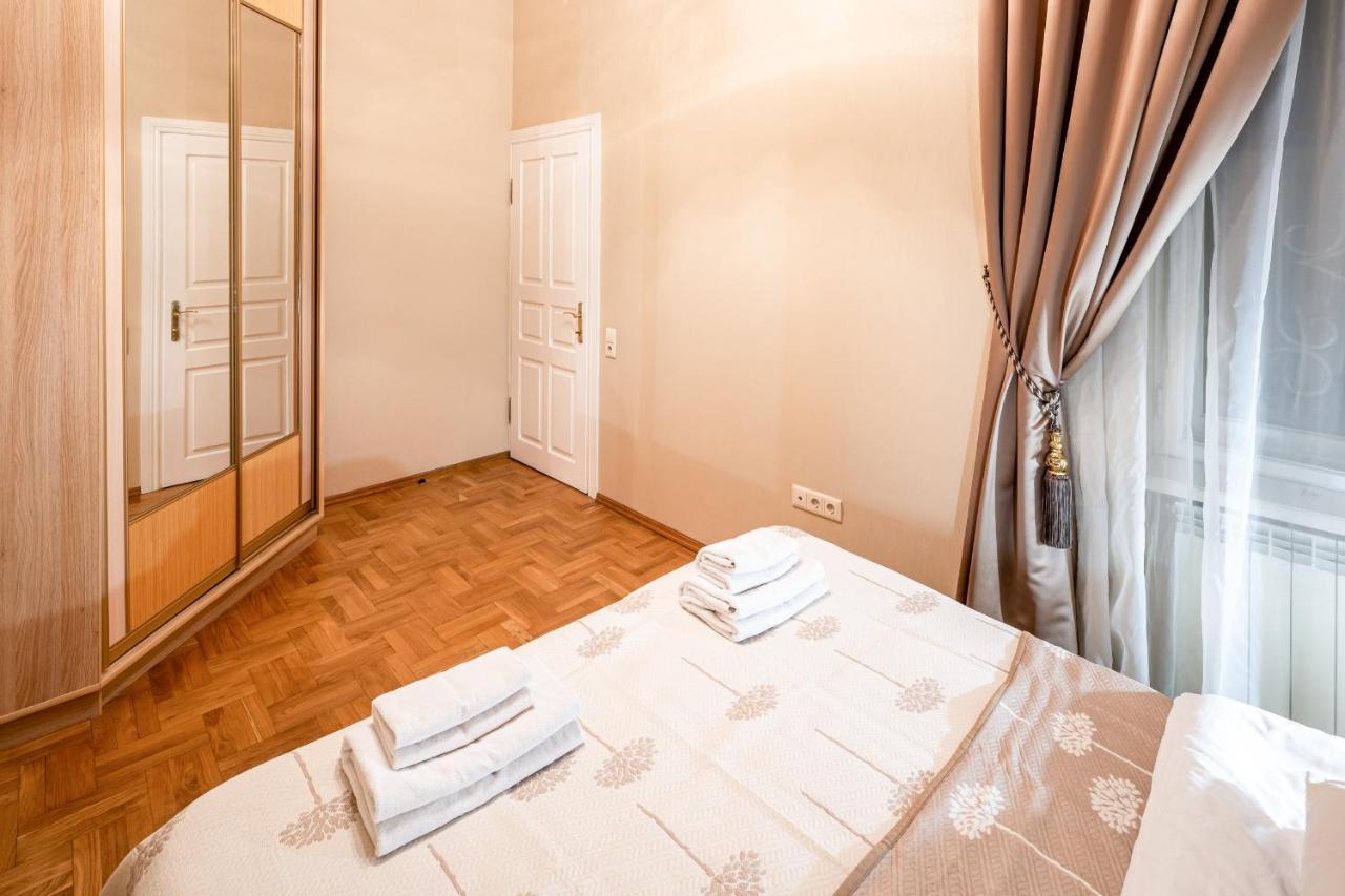 3 Bedrooms Royal Italian Style In An Austrian Building, Parking, Balcony Lemberg Exterior foto