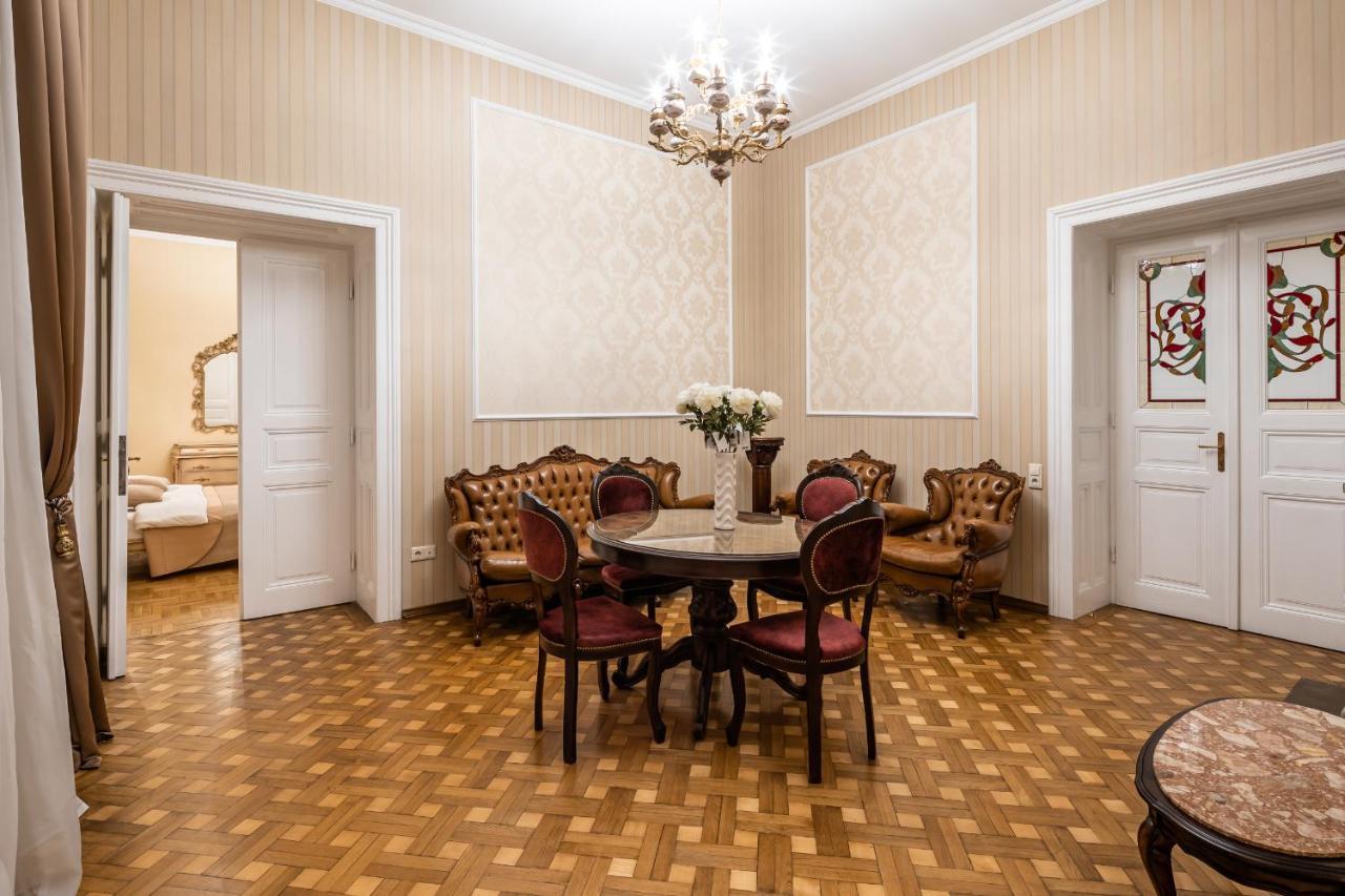 3 Bedrooms Royal Italian Style In An Austrian Building, Parking, Balcony Lemberg Exterior foto