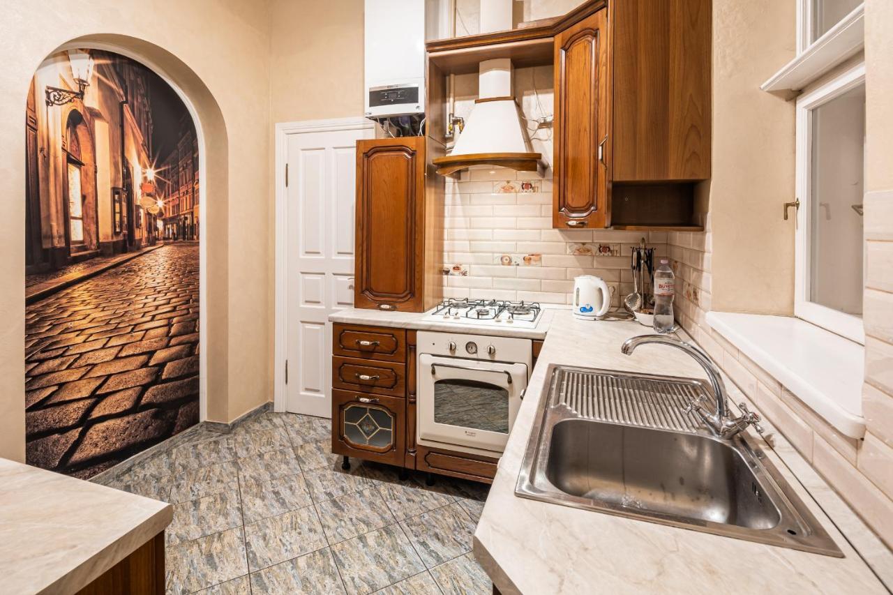 3 Bedrooms Royal Italian Style In An Austrian Building, Parking, Balcony Lemberg Exterior foto