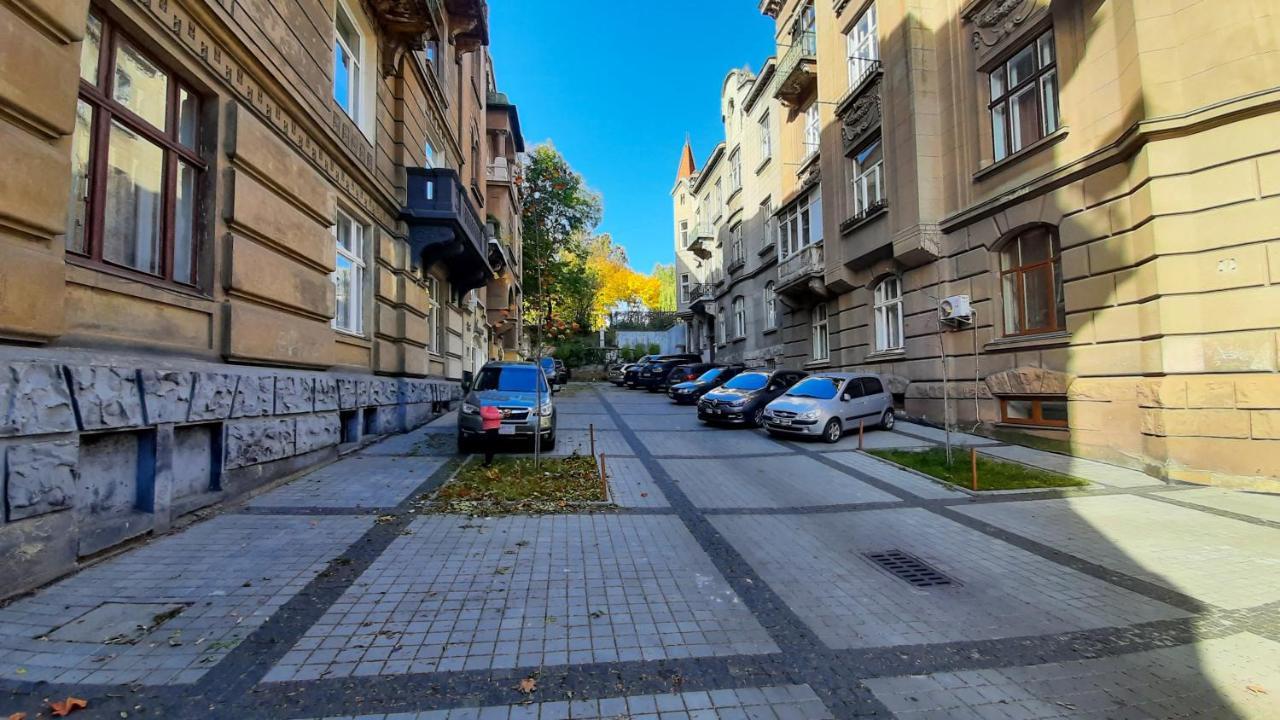 3 Bedrooms Royal Italian Style In An Austrian Building, Parking, Balcony Lemberg Exterior foto