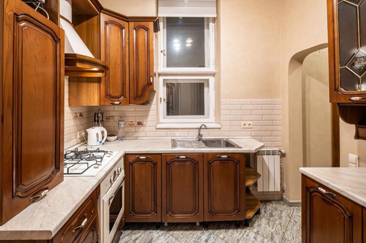 3 Bedrooms Royal Italian Style In An Austrian Building, Parking, Balcony Lemberg Exterior foto