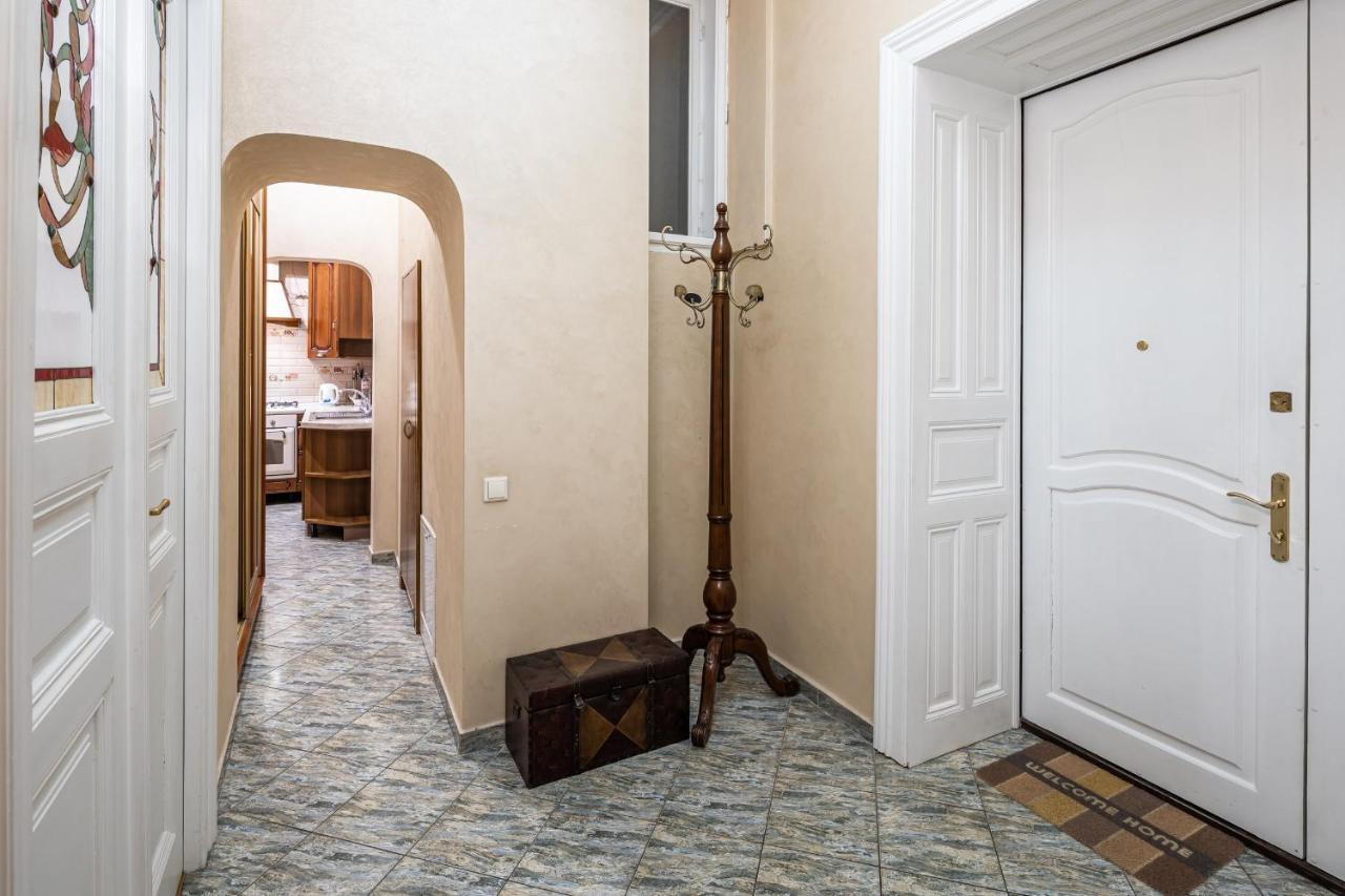 3 Bedrooms Royal Italian Style In An Austrian Building, Parking, Balcony Lemberg Exterior foto