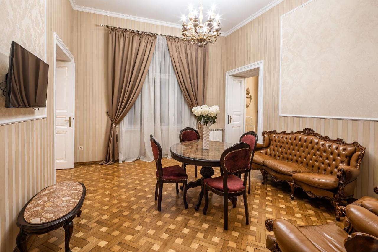 3 Bedrooms Royal Italian Style In An Austrian Building, Parking, Balcony Lemberg Exterior foto