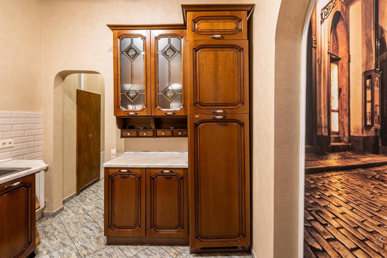 3 Bedrooms Royal Italian Style In An Austrian Building, Parking, Balcony Lemberg Exterior foto